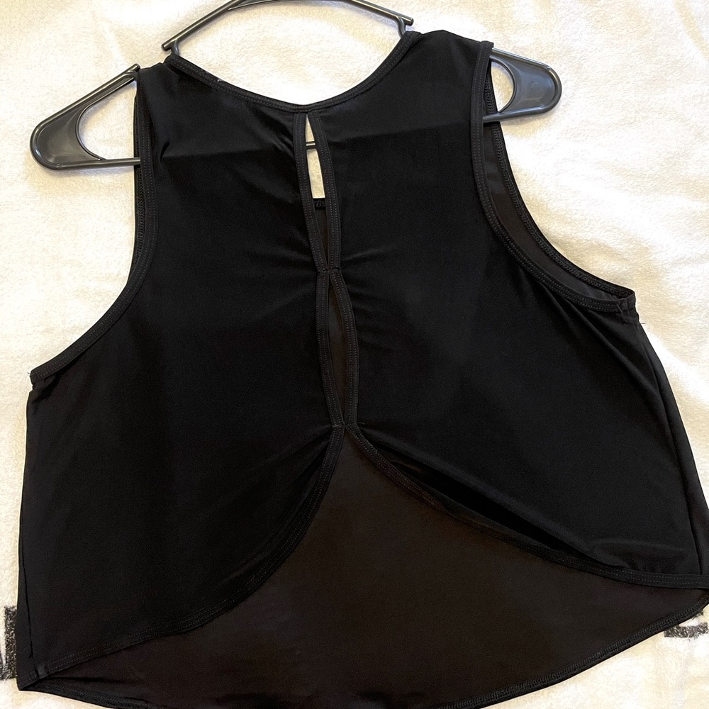 Tank top by Onzie with split back😁. One Size Fits All Brand New never worn😁